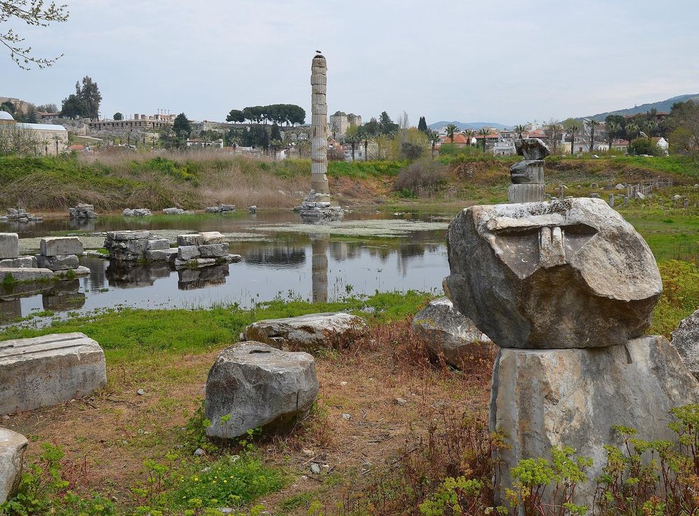 File:Temple of Artemis, Ephesus, Turkey - 24150055175.jpg - Wikimedia  Commons