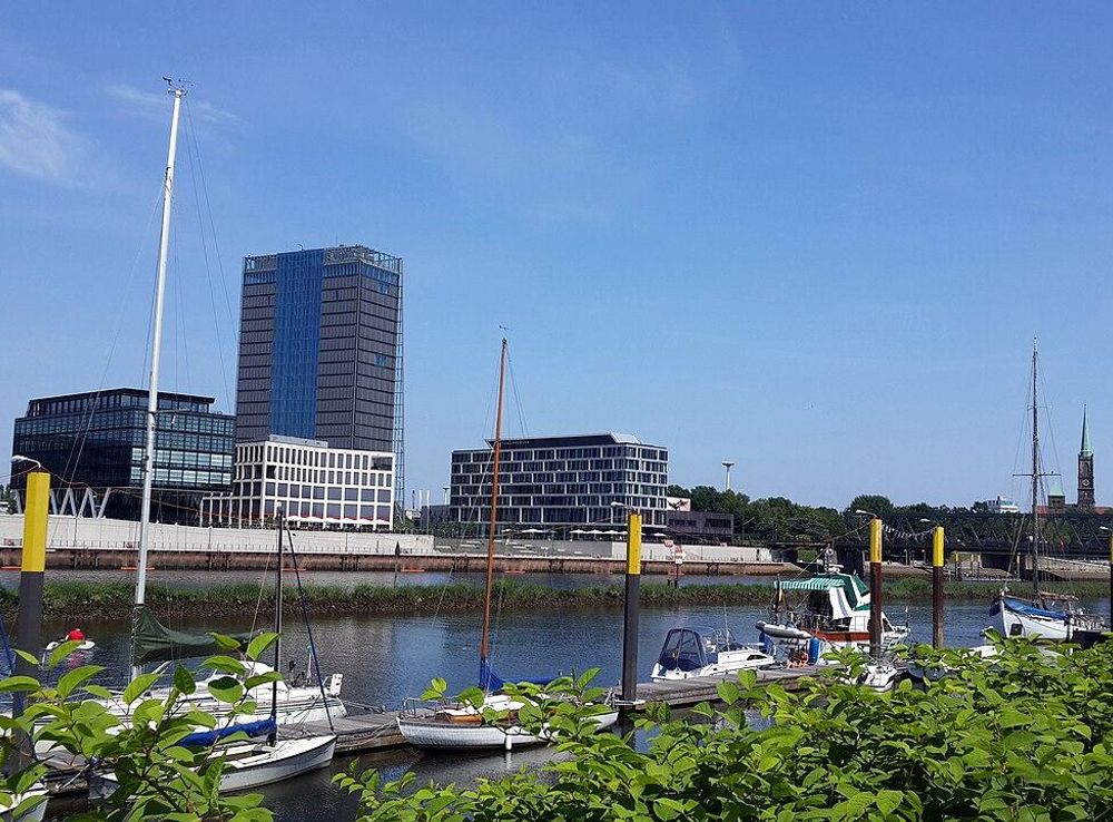 File:Kaffee Quartier Bremen mit Weser Tower.jpg - Wikimedia Commons