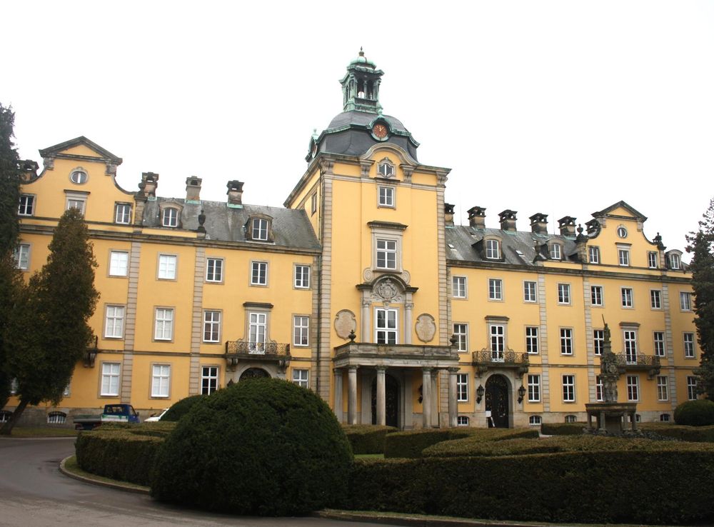 File:Bueckeburg Schloss v O.JPG - Wikimedia Commons