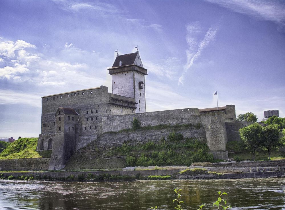 File:Hermann Castle, Narva. Нарвский замок. (9285540929).jpg - Wikimedia  Commons