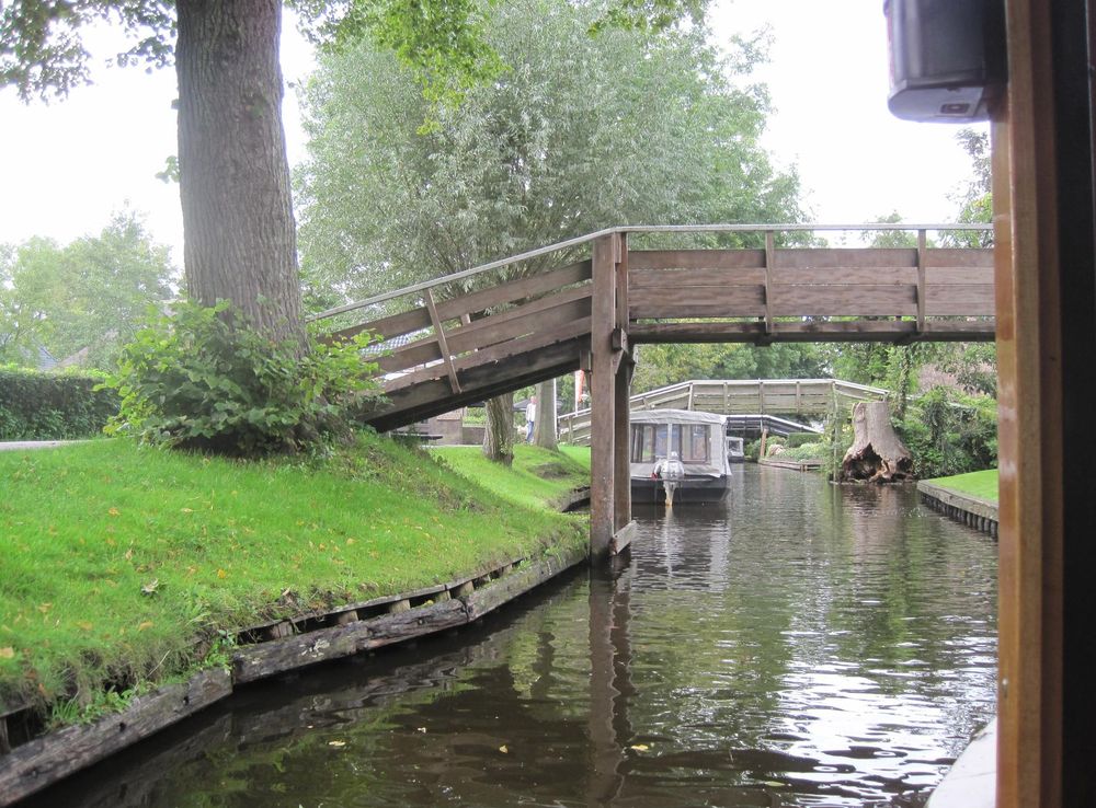 File:Giethoorn houten brug.jpg - Wikimedia Commons