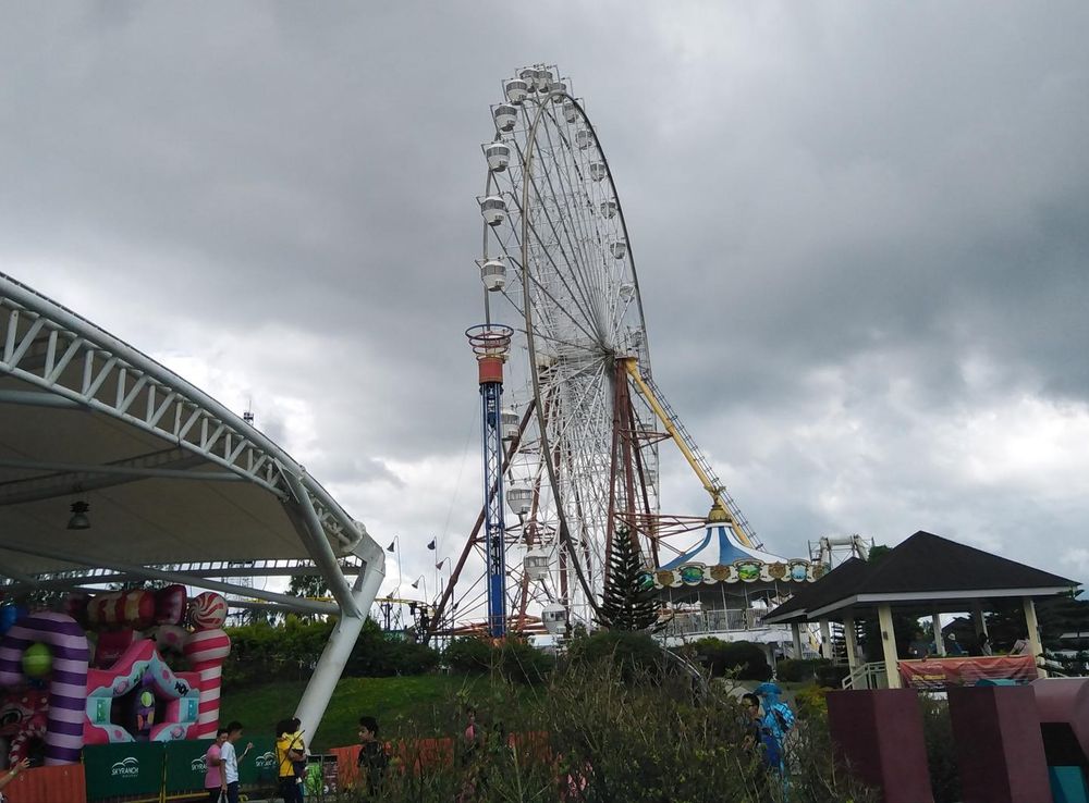 File:Sky Ranch Tagaytay.jpg - Wikimedia Commons