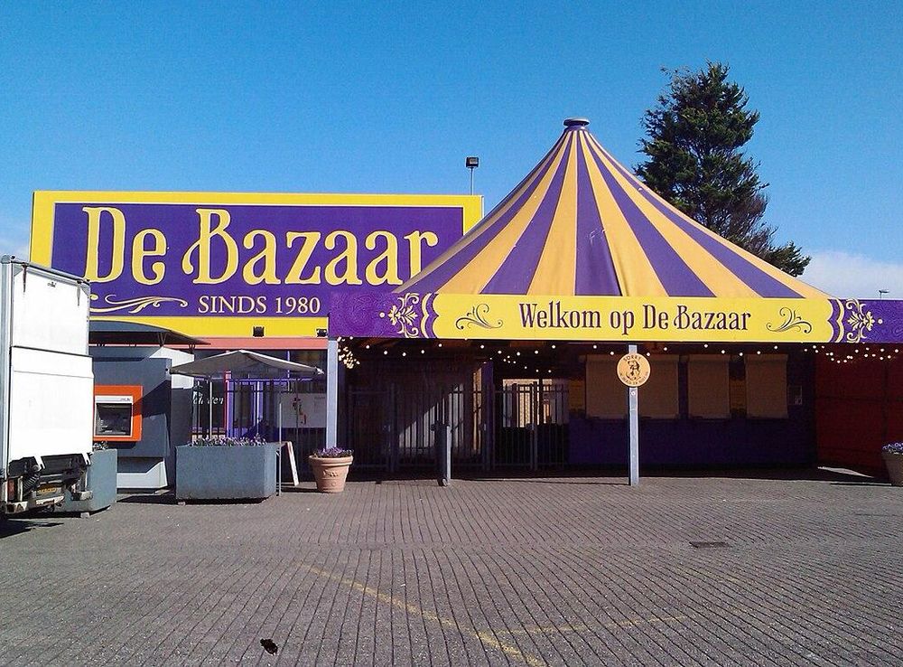File:Hoofdingang Beverwijkse Bazaar.JPG - Wikimedia Commons
