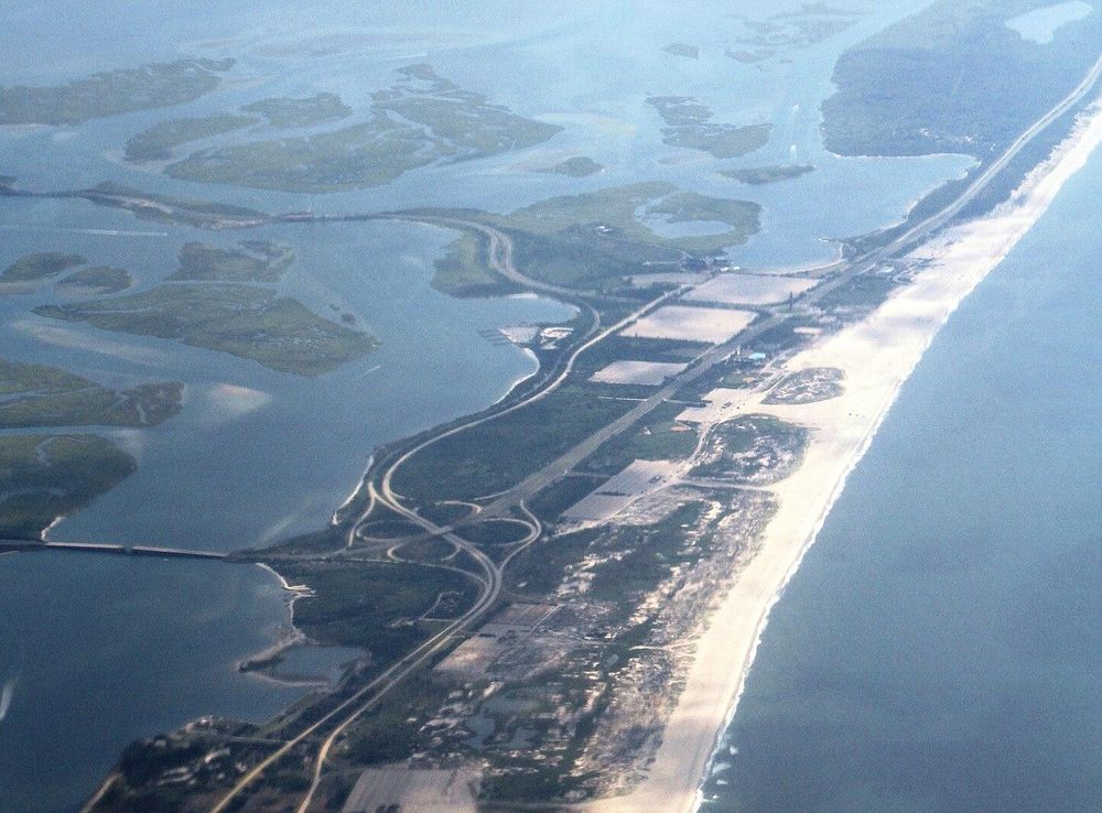 File:NY Long Island with East Bay and Jones Beach State Park IMG 1956.JPG -  Wikimedia Commons