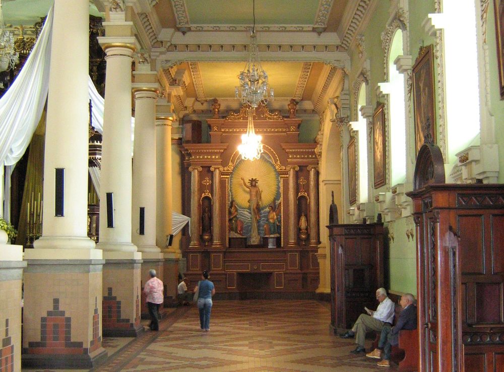 Archivo:Iglesia de Santa Gertrudis-Nave Lateral Derecha.JPG - Wikipedia, la  enciclopedia libre