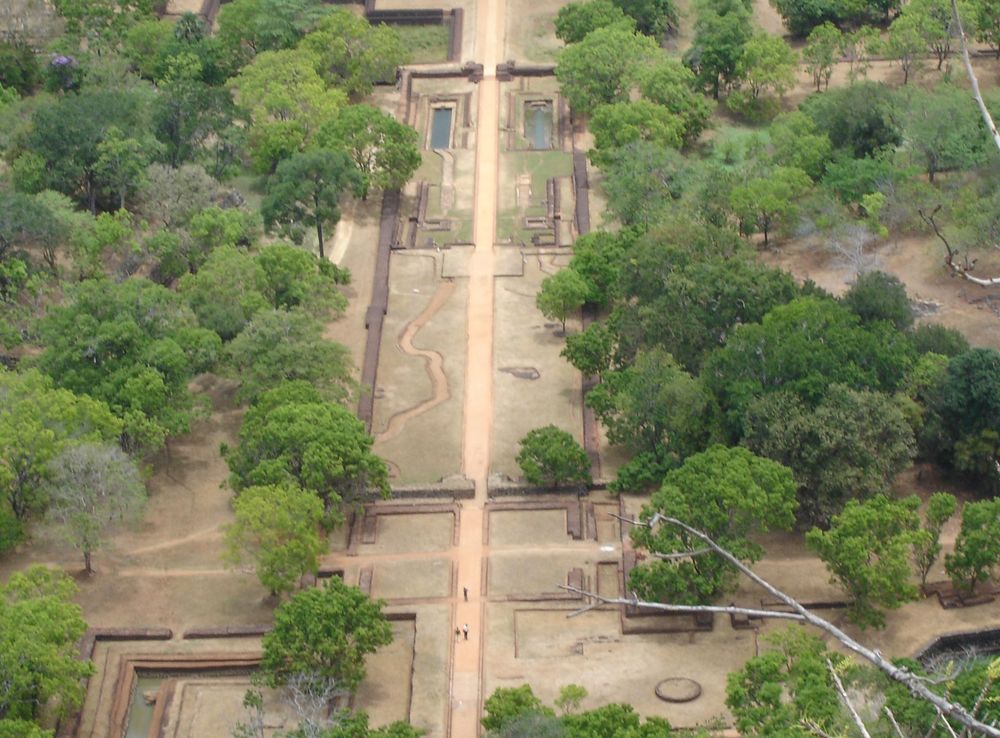 File:Aerial view of Sigiriya gardens.jpg - Wikimedia Commons