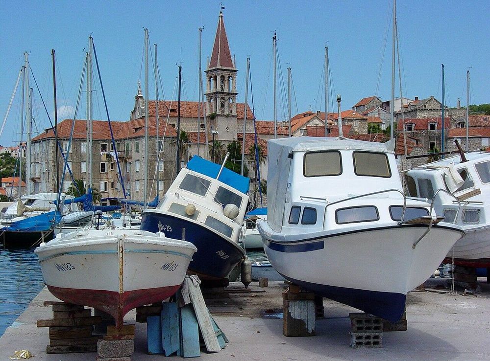 File:Milna Harbor - Brac Island - Croatia.jpg - Wikimedia Commons