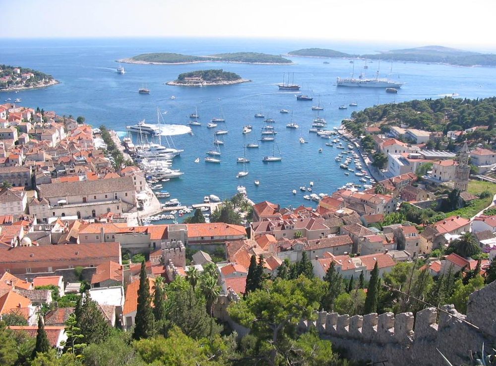 File:Hvar-harbour-panorama-1.jpg - Wikipedia