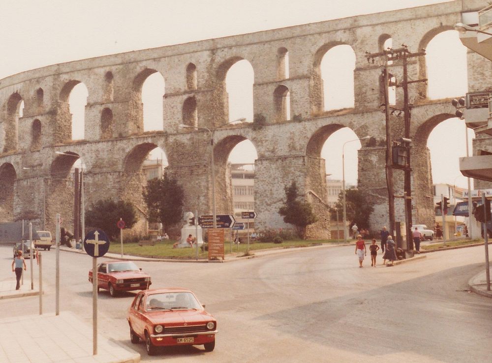 File:Kavala Aqueduct Kamares Greece (16611060636).jpg - Wikimedia Commons