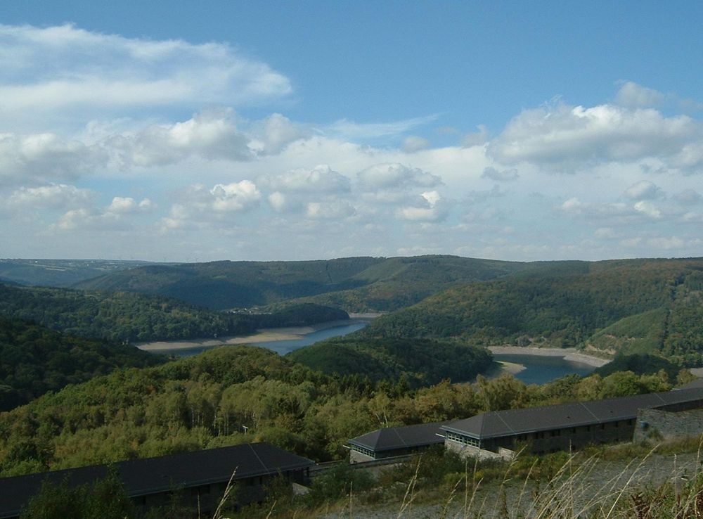 File:Blick von Burg Vogelsang auf Tal.JPG - Wikipedia
