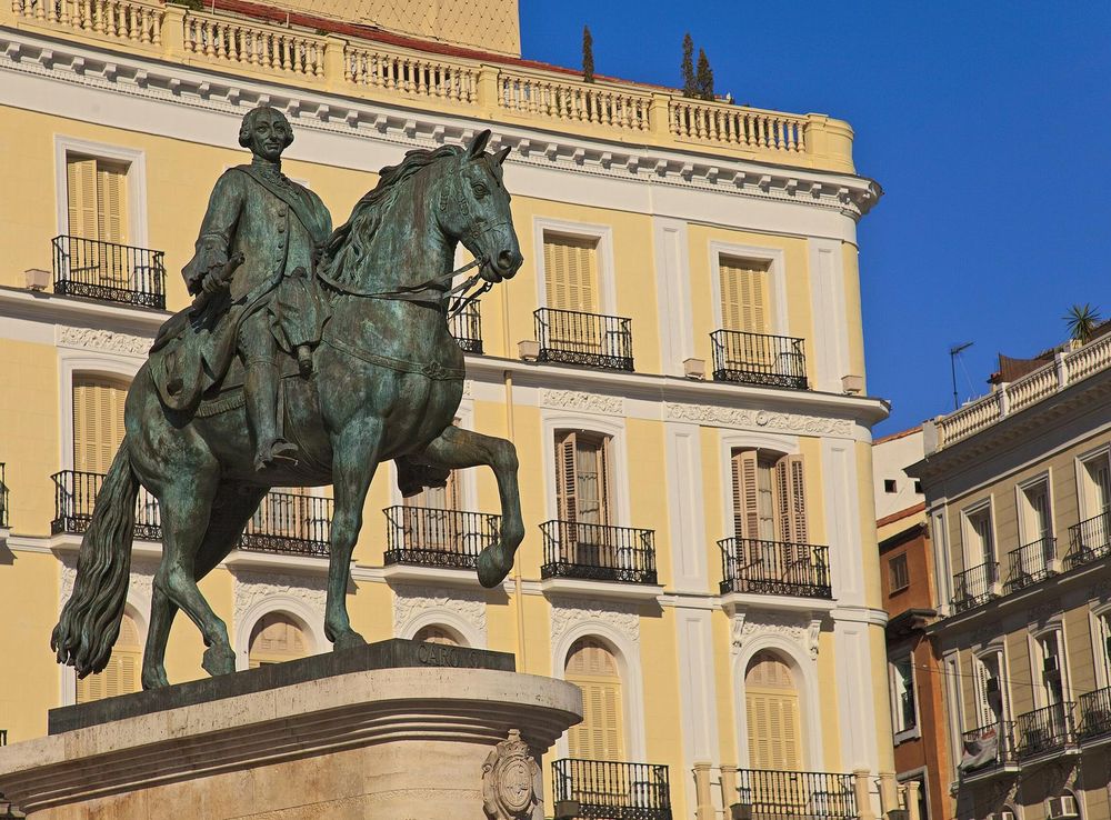 File:Madrid. Puerta del Sol square. Equestrian statue of Carlos III. Spain  (4078220164).jpg - Wikimedia Commons