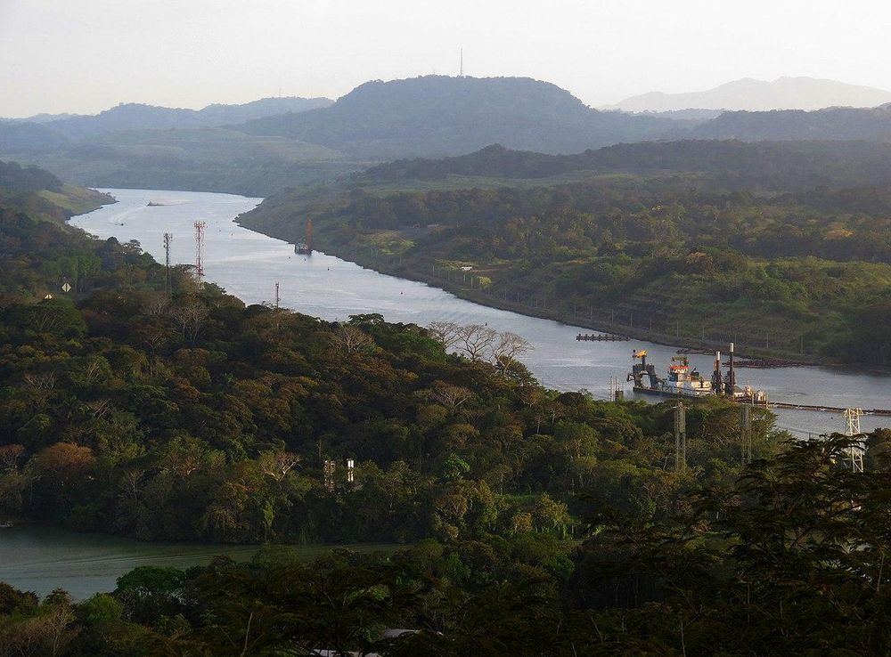 File:Panama Canal at Gamboa - Flickr - treegrow (2).jpg - Wikimedia Commons