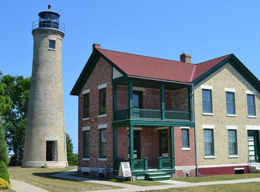 File:Southport Lighthouse and Keeper's House; Kenosha, Wisconsin; June 9,  2012.JPG - Wikimedia Commons