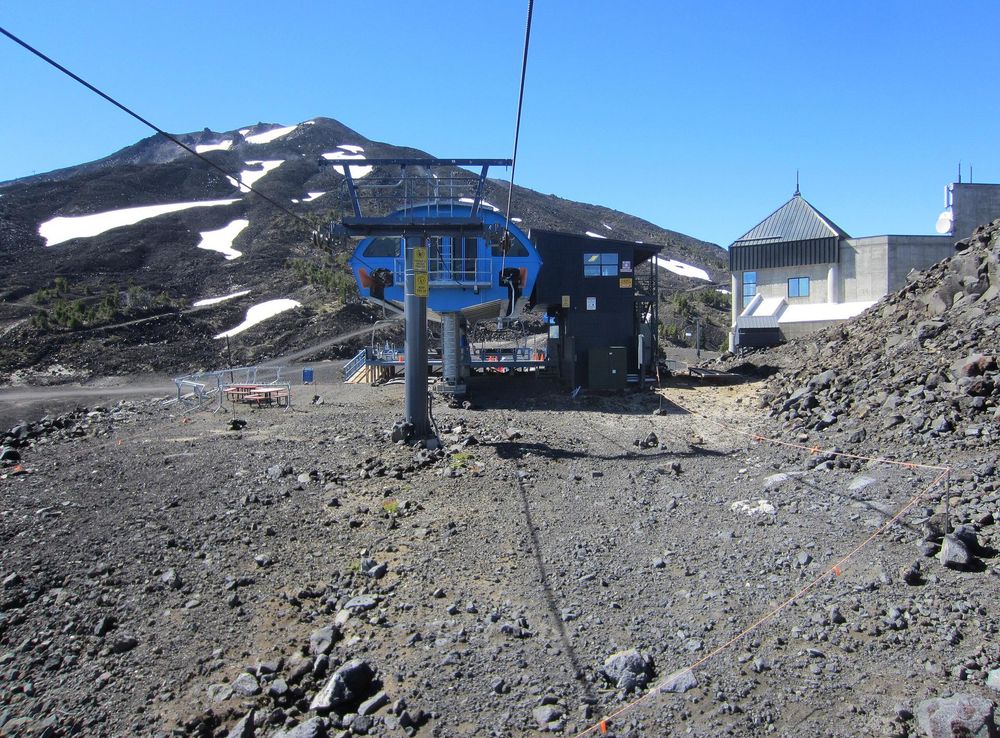 File:Mt. Bachelor Ski Resort, Oregon (2014) - 06.JPG - Wikimedia Commons