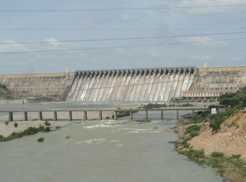 File:Front side of the sagar dam.JPG - Wikimedia Commons