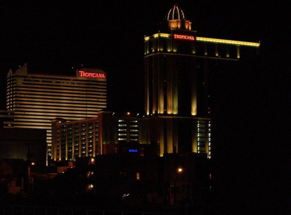 File:Tropicana at Night.JPG - Wikimedia Commons