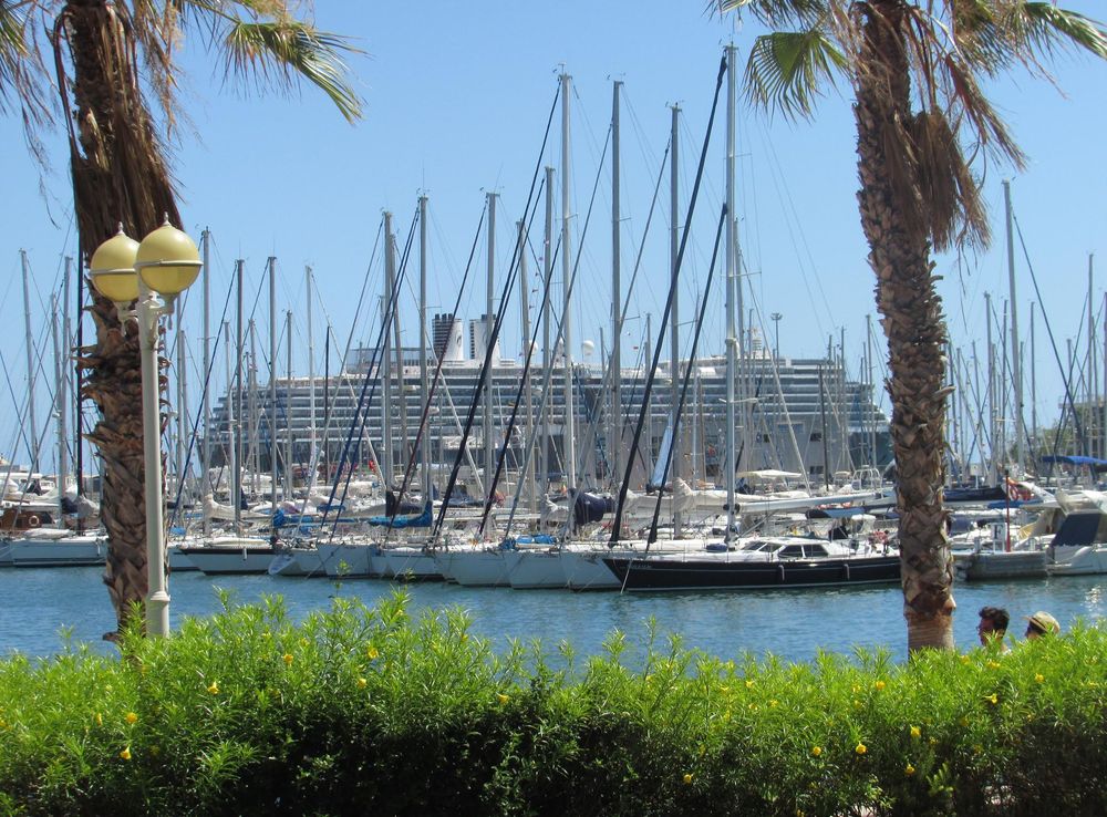 File:Alicante Marina from Passeig Esplanada d'Espanya, Alicante, 16 July  2016 (1).JPG - Wikimedia Commons