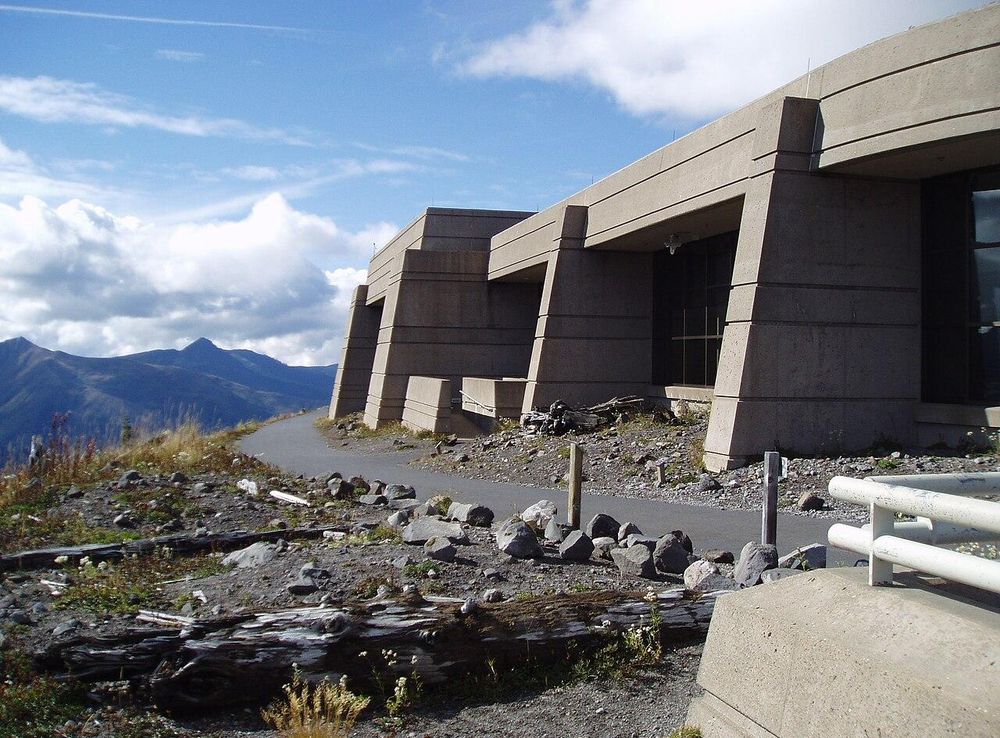 File:View from Johnston Ridge Observatory 04.JPG - Wikimedia Commons