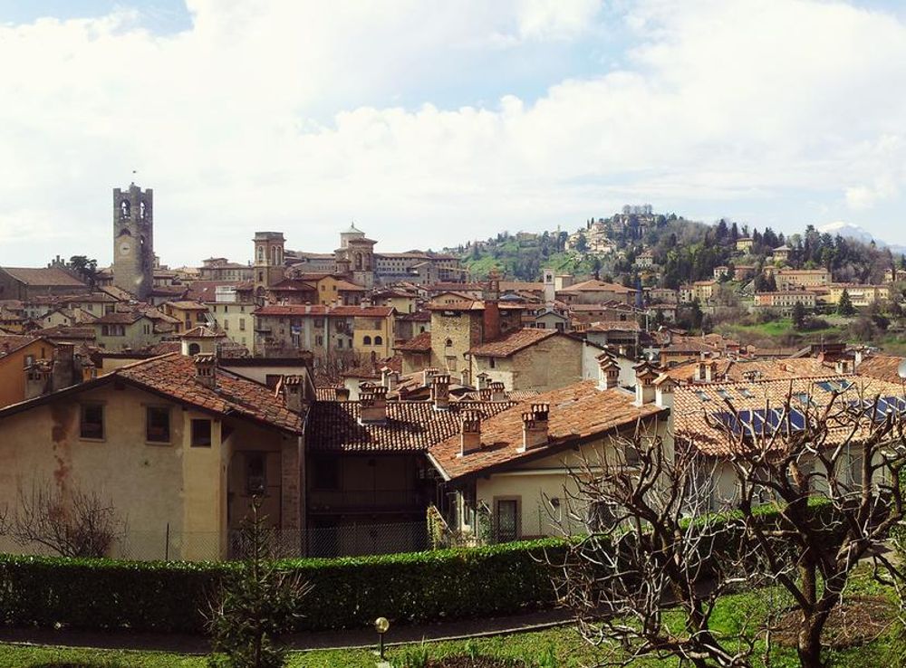 File:Bergamo città alta3.jpg - Wikimedia Commons