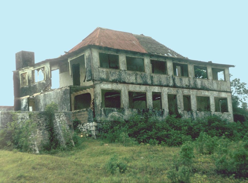 File:Isle Great House 1978.png - Wikimedia Commons