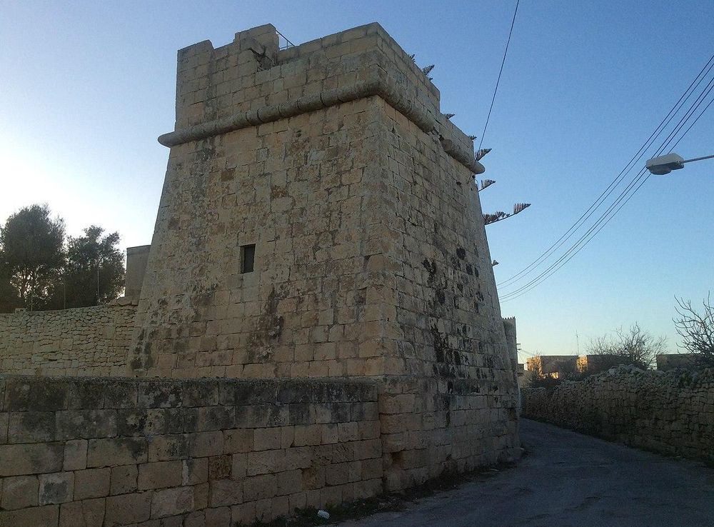File:Vincenti Tower, Mqabba, Malta.jpeg - Wikimedia Commons
