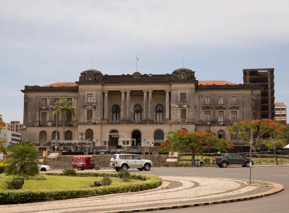 File:Praça da Independência (18222341974).jpg - Wikimedia Commons