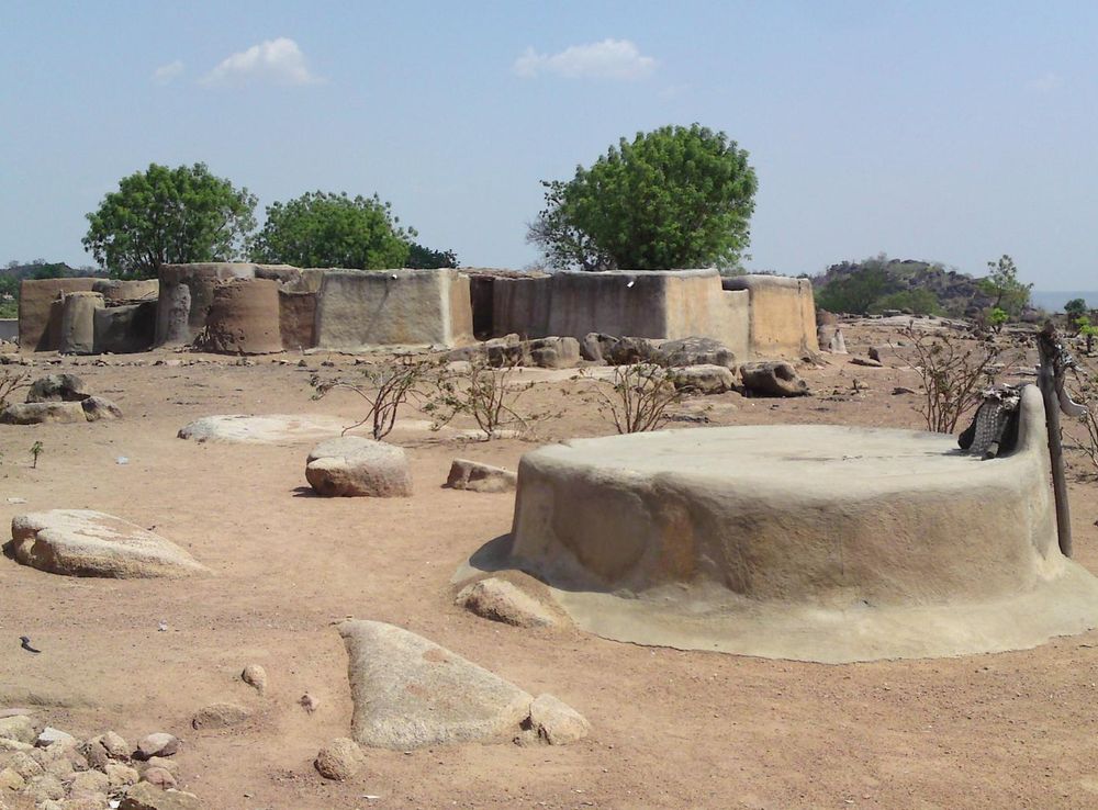 File:Tongo Hills and Tengzug Shrine (Ghana 2013).jpg - Wikimedia Commons