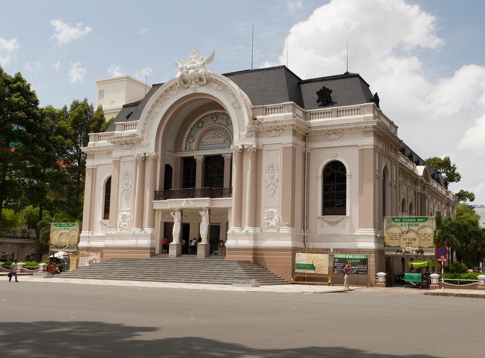 File:Saigon Opera House 2014.jpg - Wikipedia