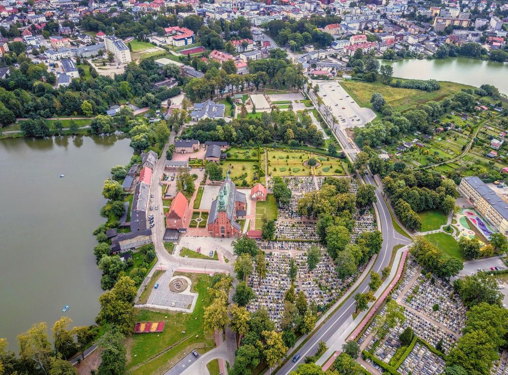 File:Kartuzy carthusian monastery aerial photograph 2019 P06.jpg -  Wikimedia Commons