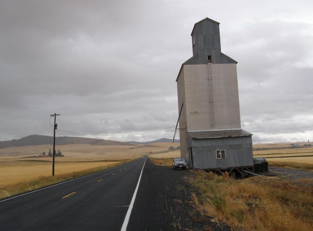 File:Along Palouse Scenic Byway (1456888787).jpg - Wikimedia Commons