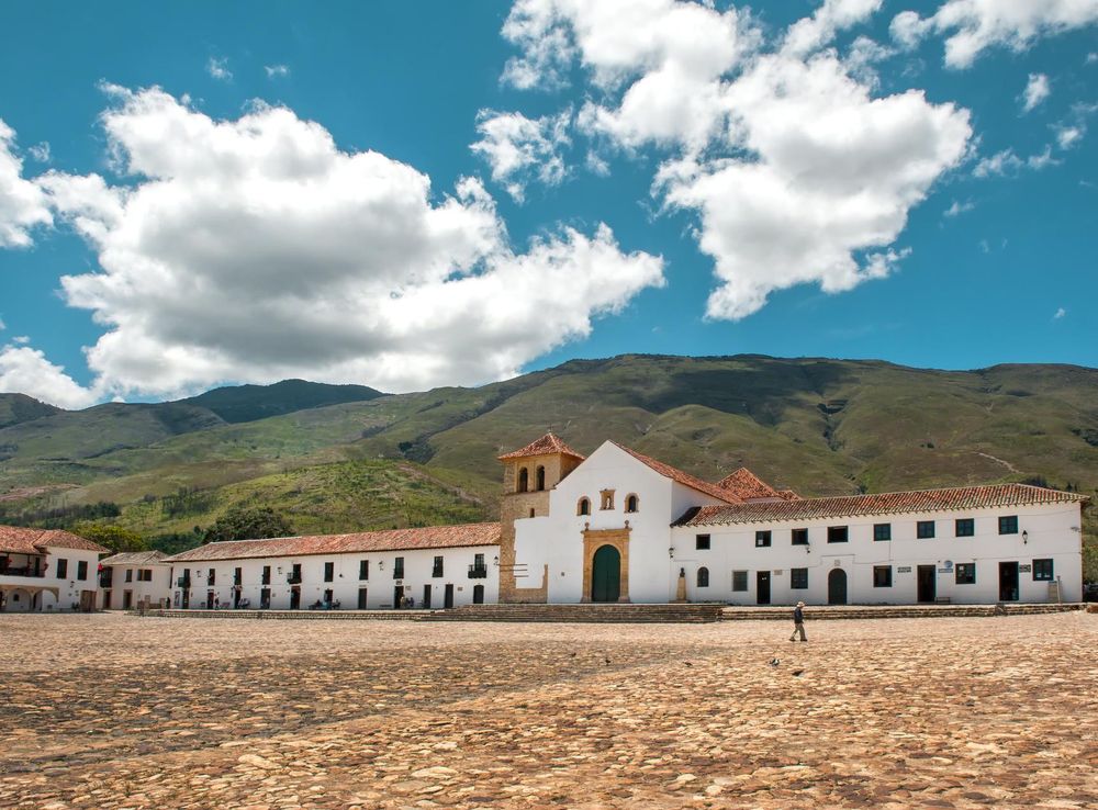 File:Plaza Central o Plaza Principal— Villa de Leyva, Boyacá, Colombia.jpg  - Wikimedia Commons