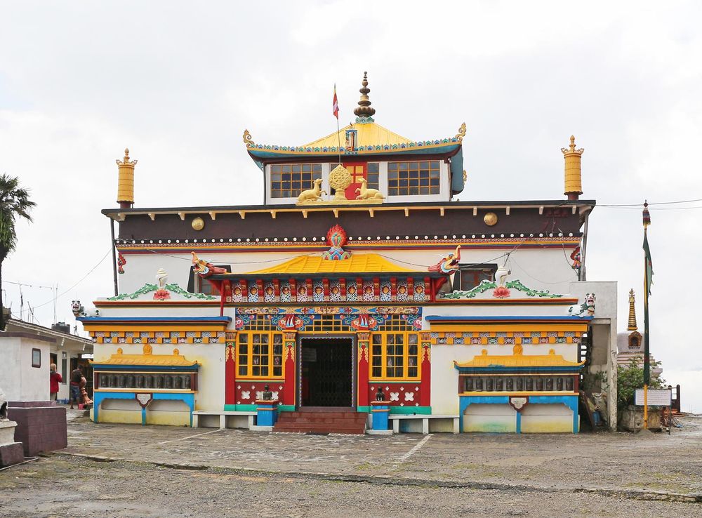 File:Yiga Choeling Monastery, Ghum 02.jpg - Wikimedia Commons
