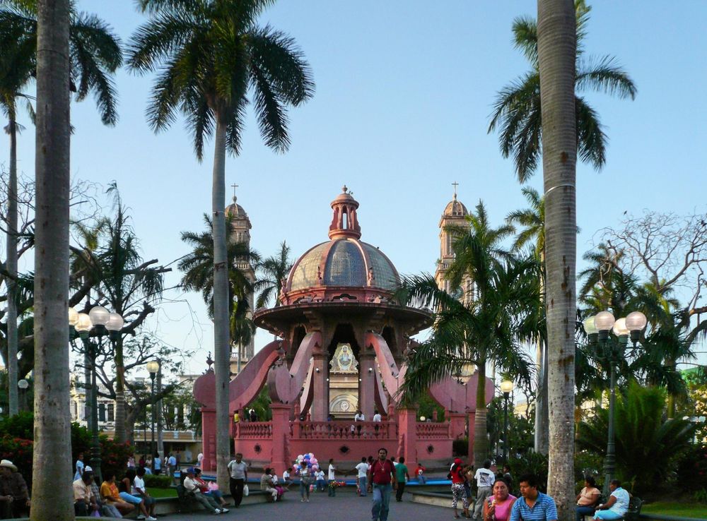 File:Plazacentrotampico.JPG - Wikimedia Commons