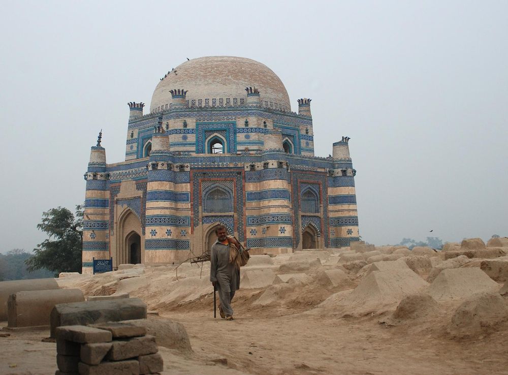 File:Tomb of Bibi Jawindi, Uch Sharif.jpg - Wikimedia Commons