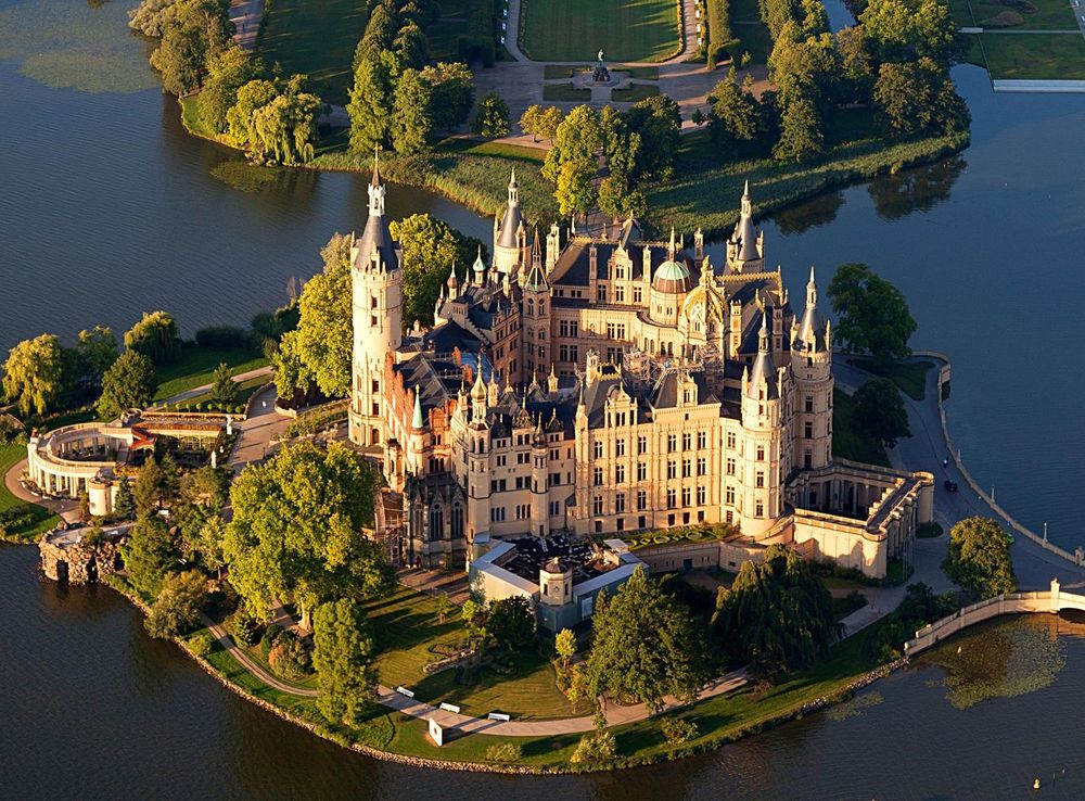 File:Schwerin Castle Aerial View Island Luftbild Schweriner Schloss Insel  See (cropped).jpg - Wikimedia Commons