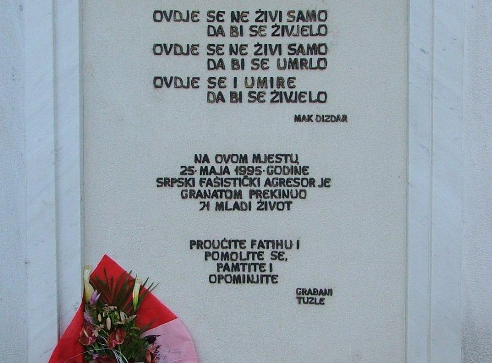 File:Tuzla, kapija.jpg - Wikimedia Commons