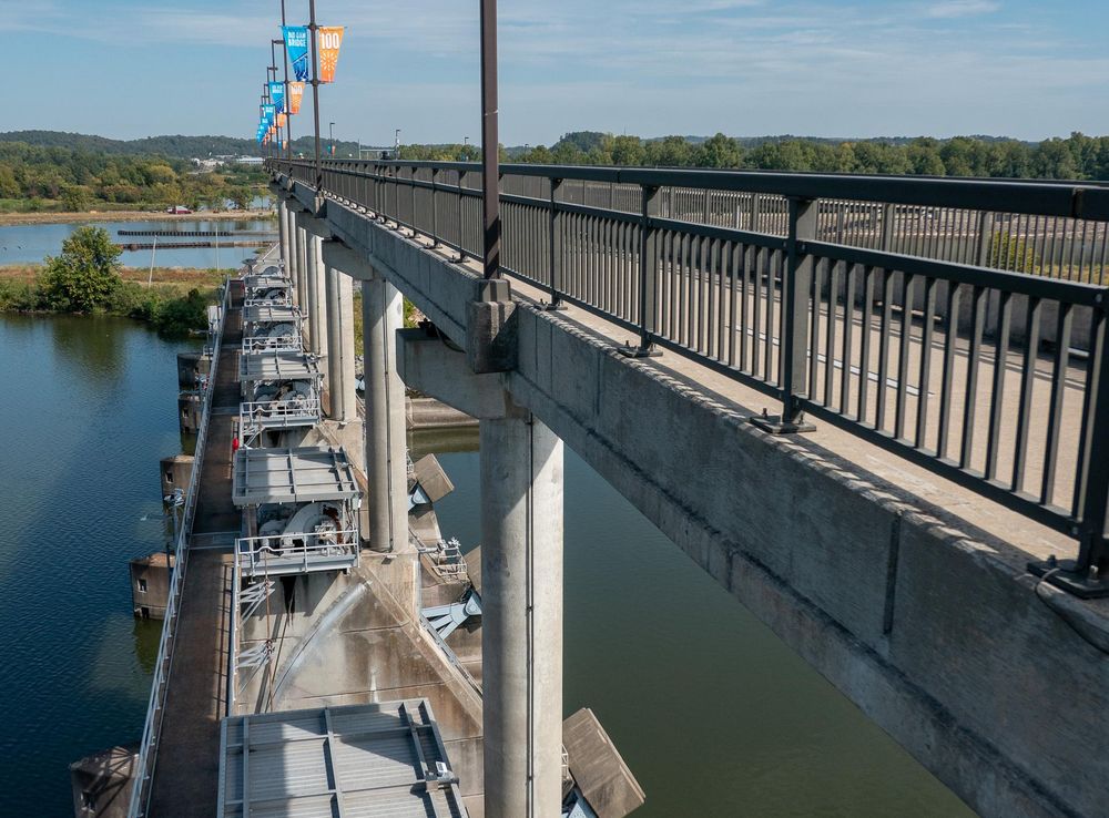 File:Big Dam Bridge, Arkansas River Trail west side.jpg - Wikimedia Commons