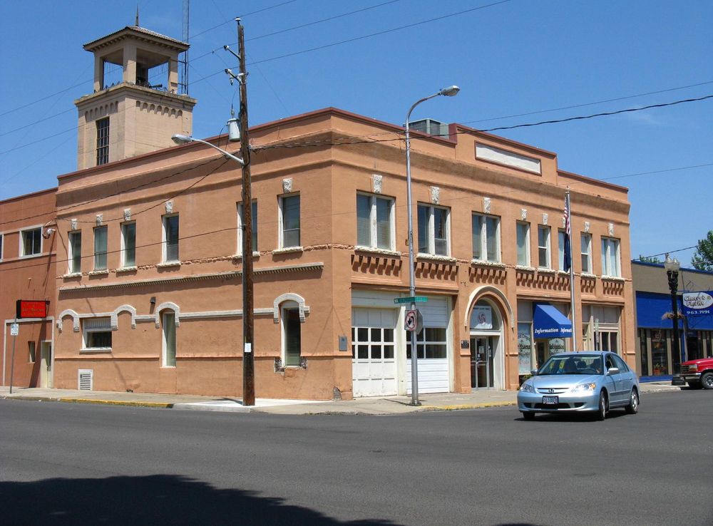 File:La Grande - Old City Hall.JPG - Wikimedia Commons