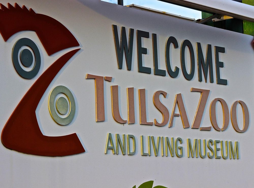 File:Tulsa Zoo Welcome Sign.JPG - Wikimedia Commons
