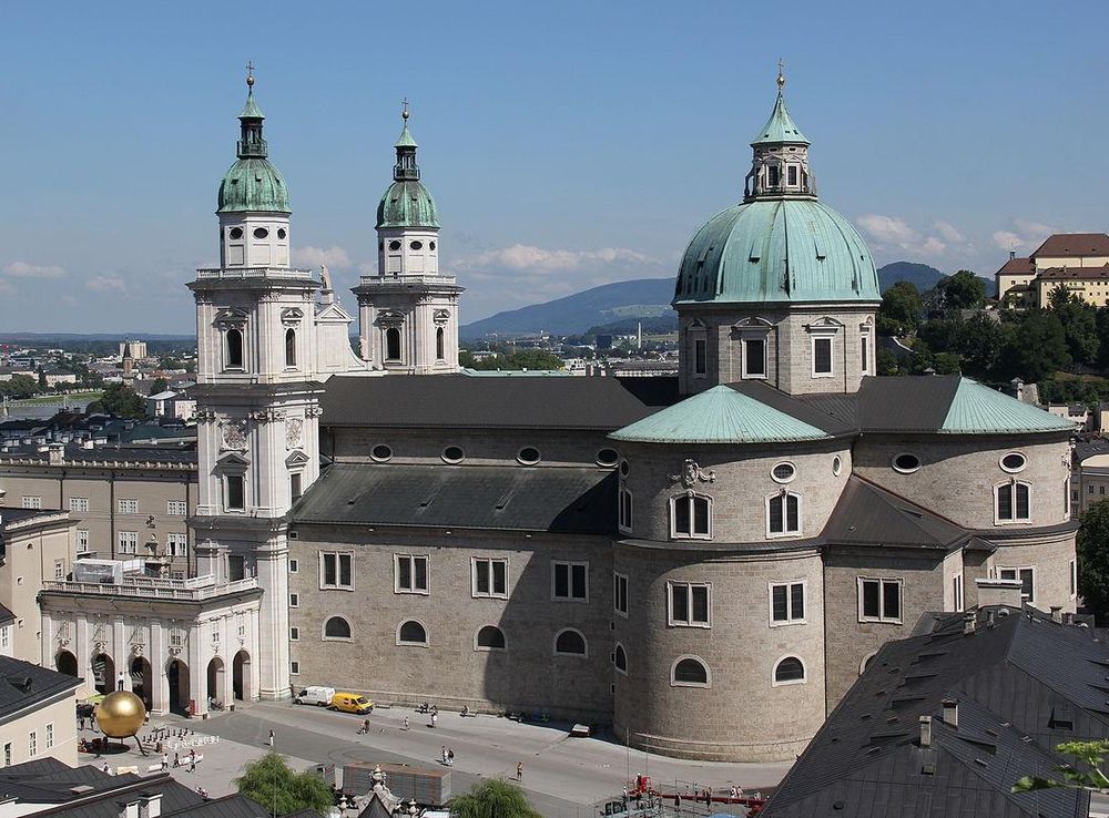 File:Salzburg, Salzburger Dom, Exterior 002.JPG - Wikimedia Commons