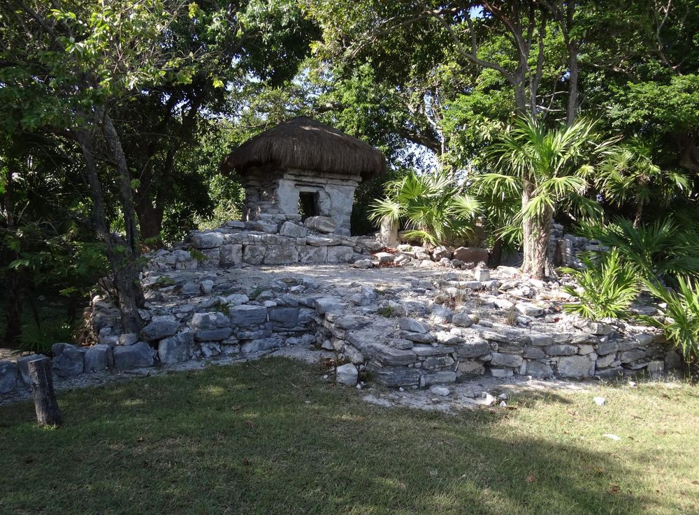 File:Xaman Ha' – building with roof (7).JPG - Wikimedia Commons