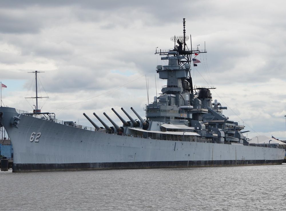 File:USS New Jersey (6219214852).jpg - Wikimedia Commons
