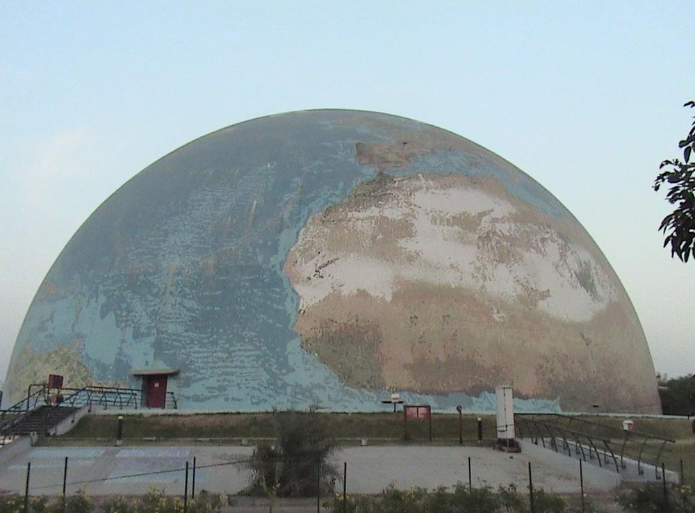File:Planet Earth at Science City Ahmedabad.JPG - Wikimedia Commons