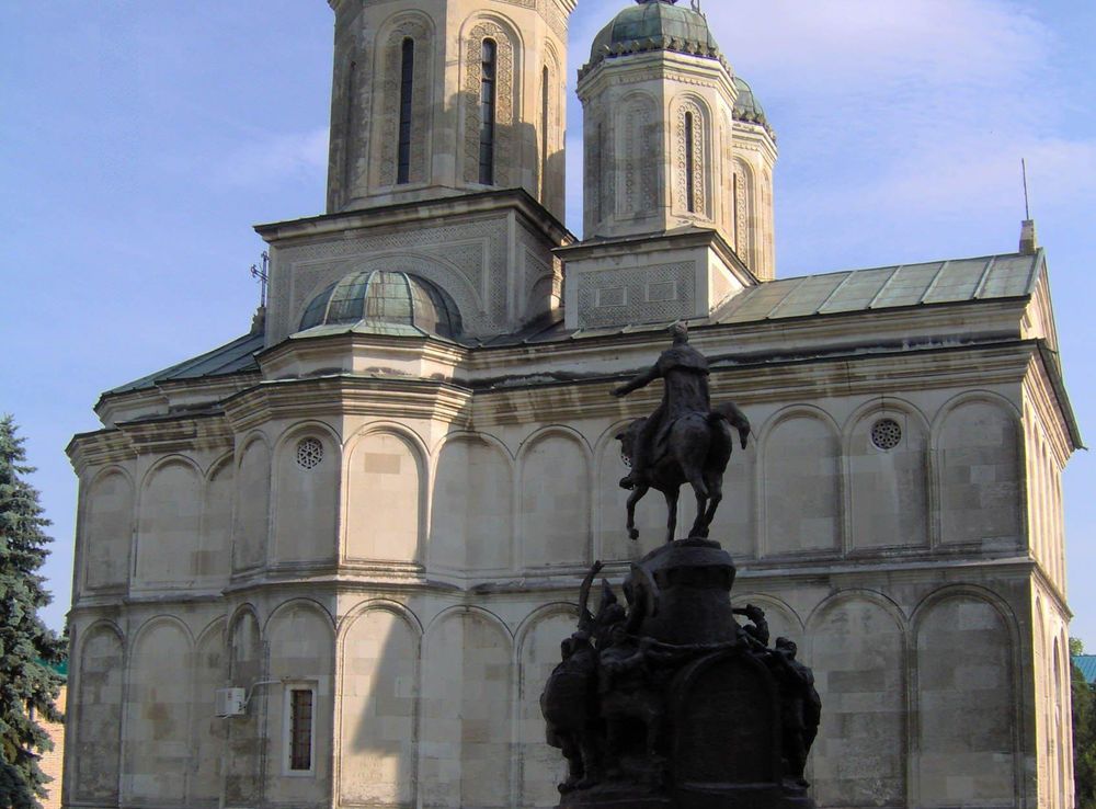 Fișier:Manastirea Dealu.JPG - Wikipedia