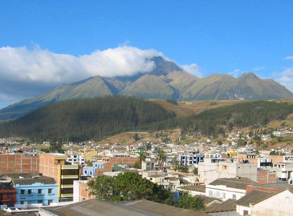 File:Otavalo Imbabura nina urkuwan.jpg - Wikipedia
