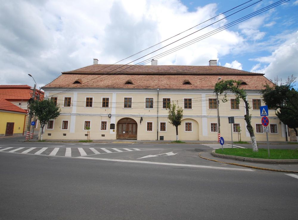 File:Biblioteca Teleky-Bolyai Targu Mures.JPG - Wikimedia Commons