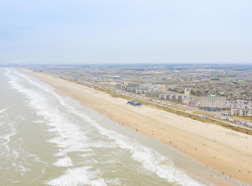 File:Beach in Zandvoort, the Netherlands (47980157983).jpg - Wikimedia  Commons