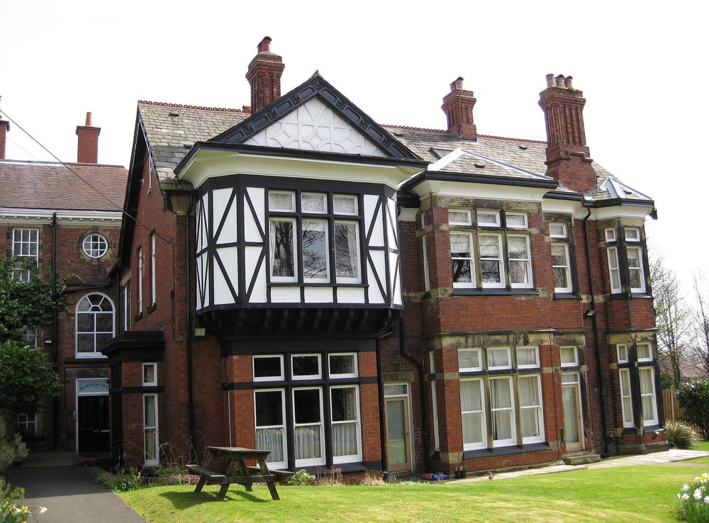 File:AllertonHall01.jpg - Wikimedia Commons