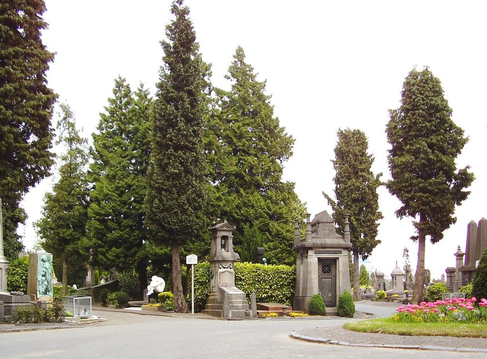 File:Cimetière d'Ixelles 09.JPG - Wikimedia Commons