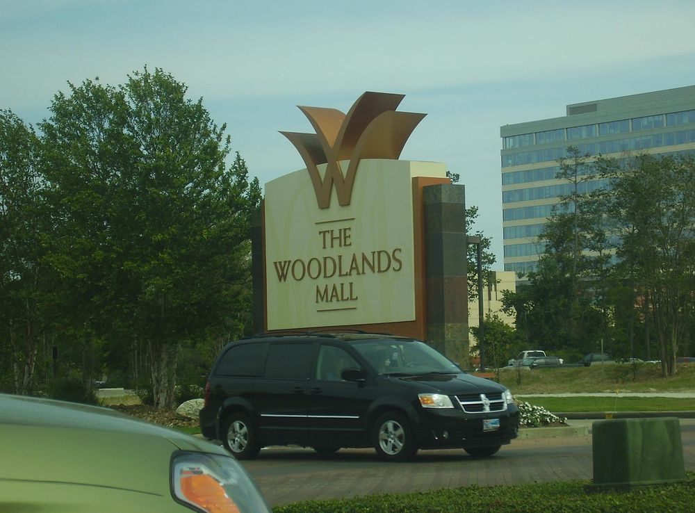 File:TheWoodlandsMallEntrance.JPG - Wikimedia Commons